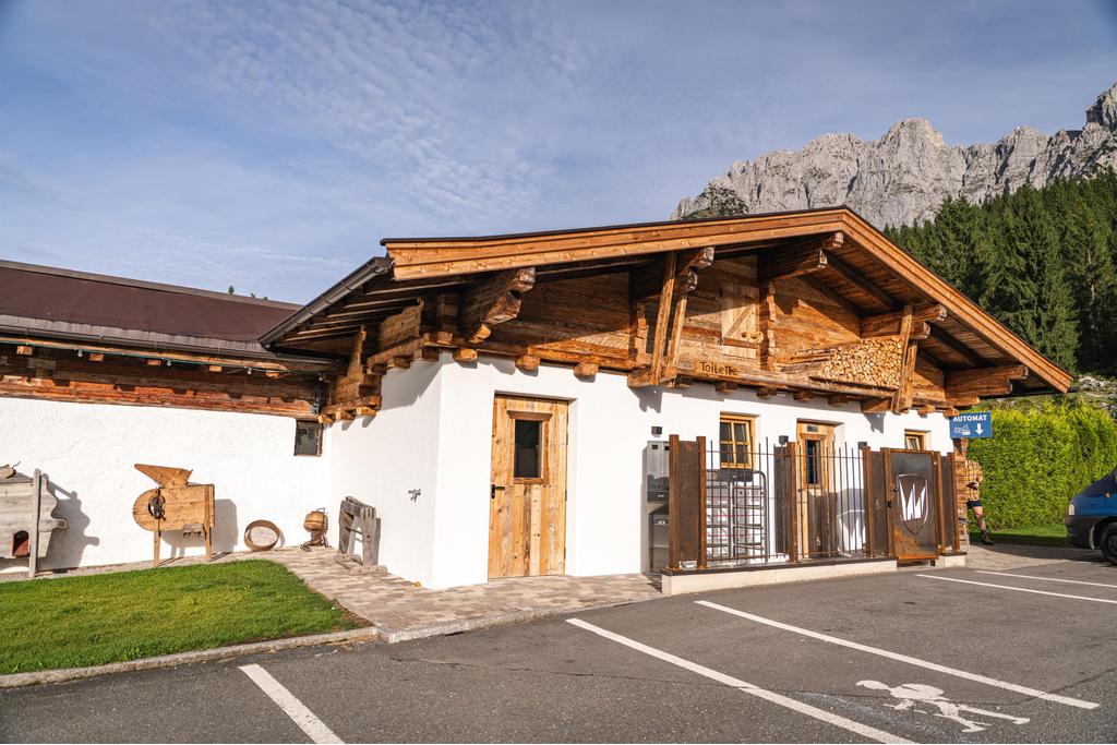 Parkplatz Wochenbrunner Alm mit Toilette