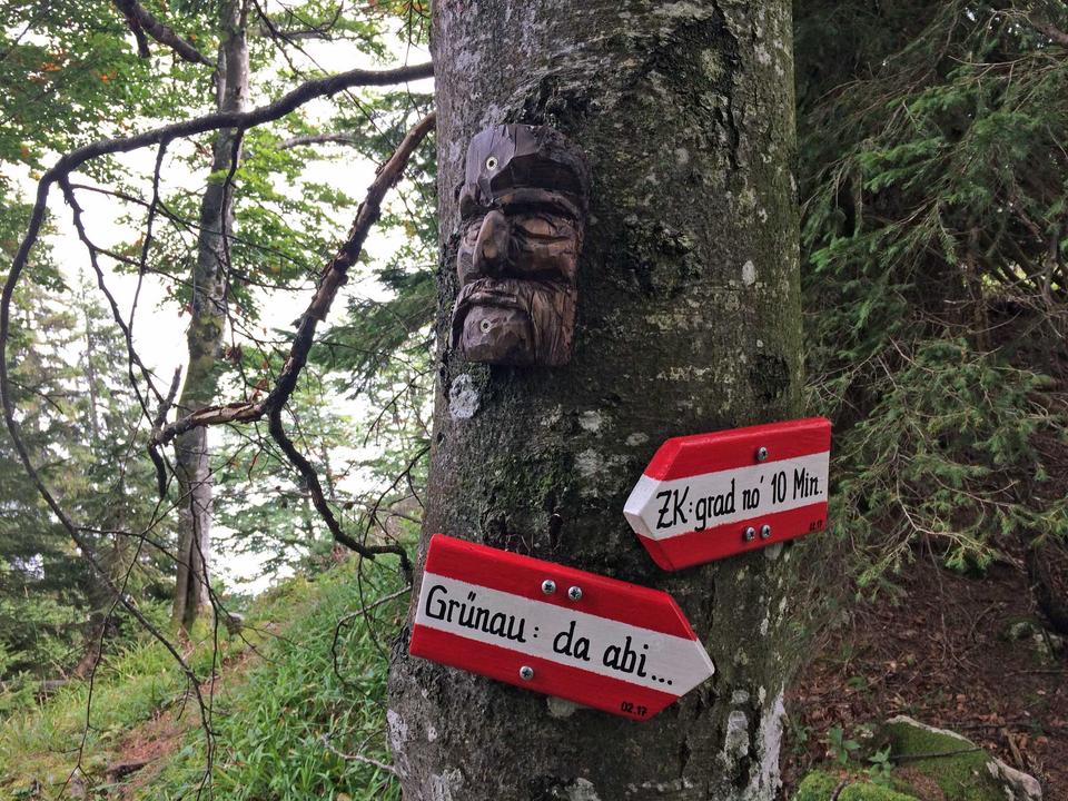 Lustige-Wegmarkierung-Wanderweg-419-Zwillingskogel