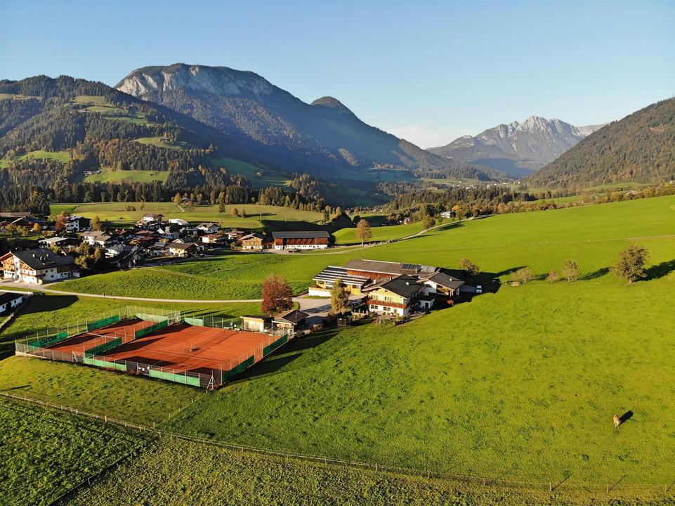 Schusterhof in idylischer Landschaft
