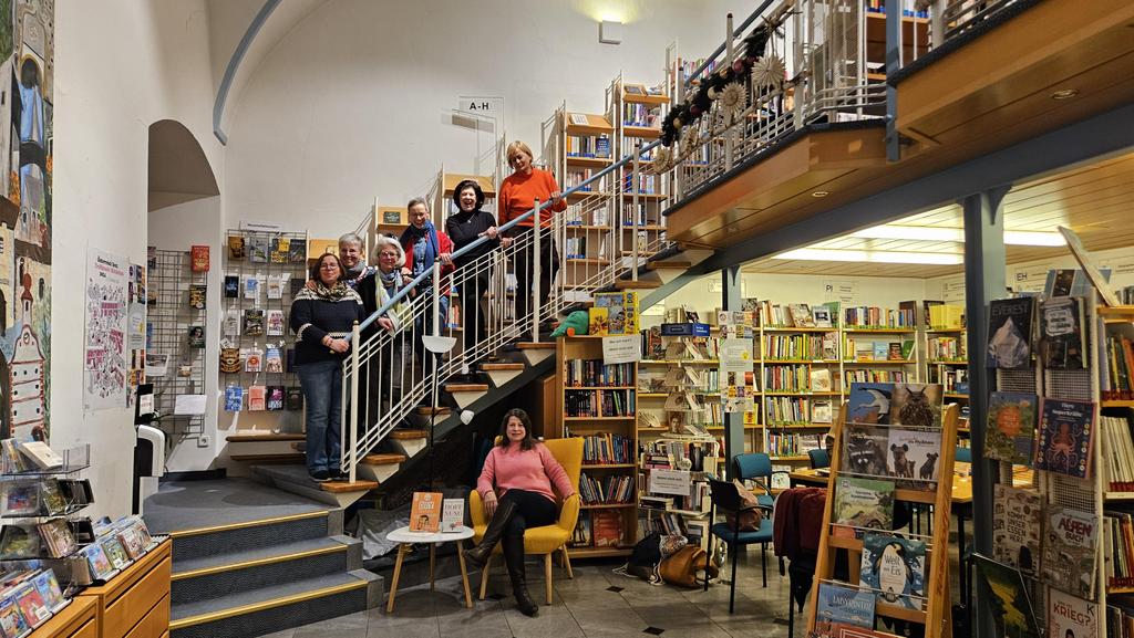 Bibliothek Gmünd mit dem Bibliotheks-Team