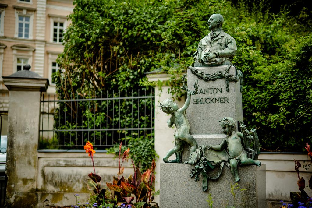 Anton Bruckner Denkmal