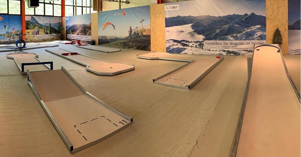 Indoor-Minigolf-Anlage 1