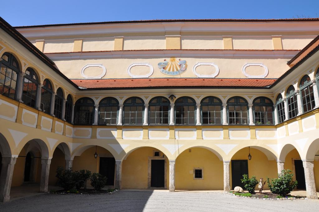 Schloss Kremsegg Arkadenhof