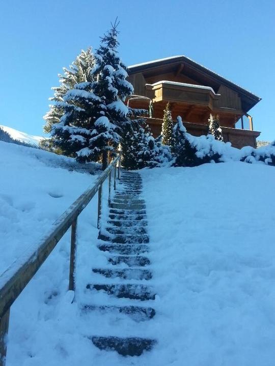 Haus Frontansicht, Winter