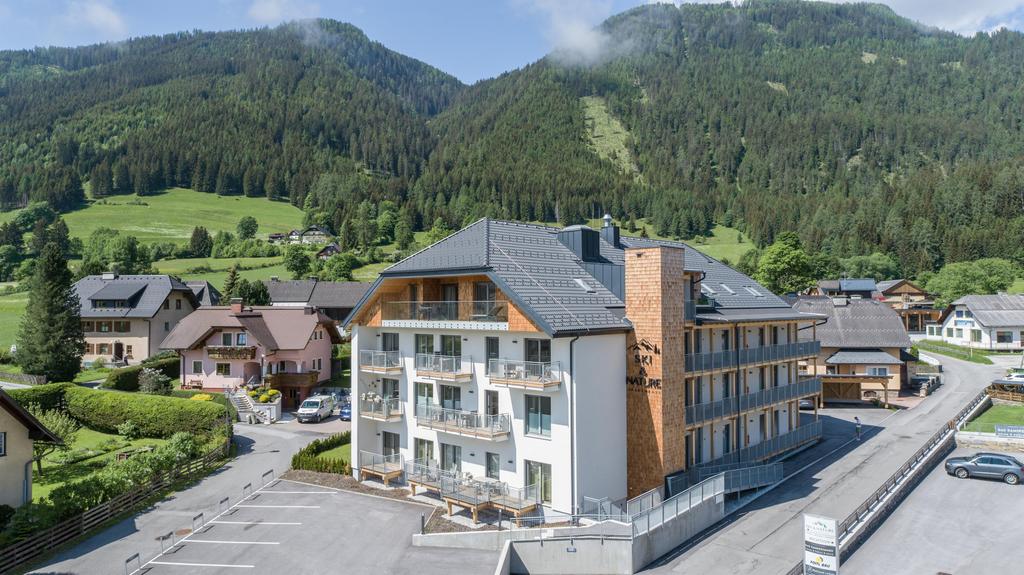"Ski & Nature" Appartementhaus im Sommer