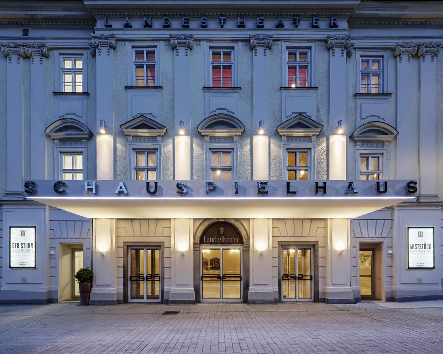Schauspielhaus_Gebäude © Herta Hurnaus