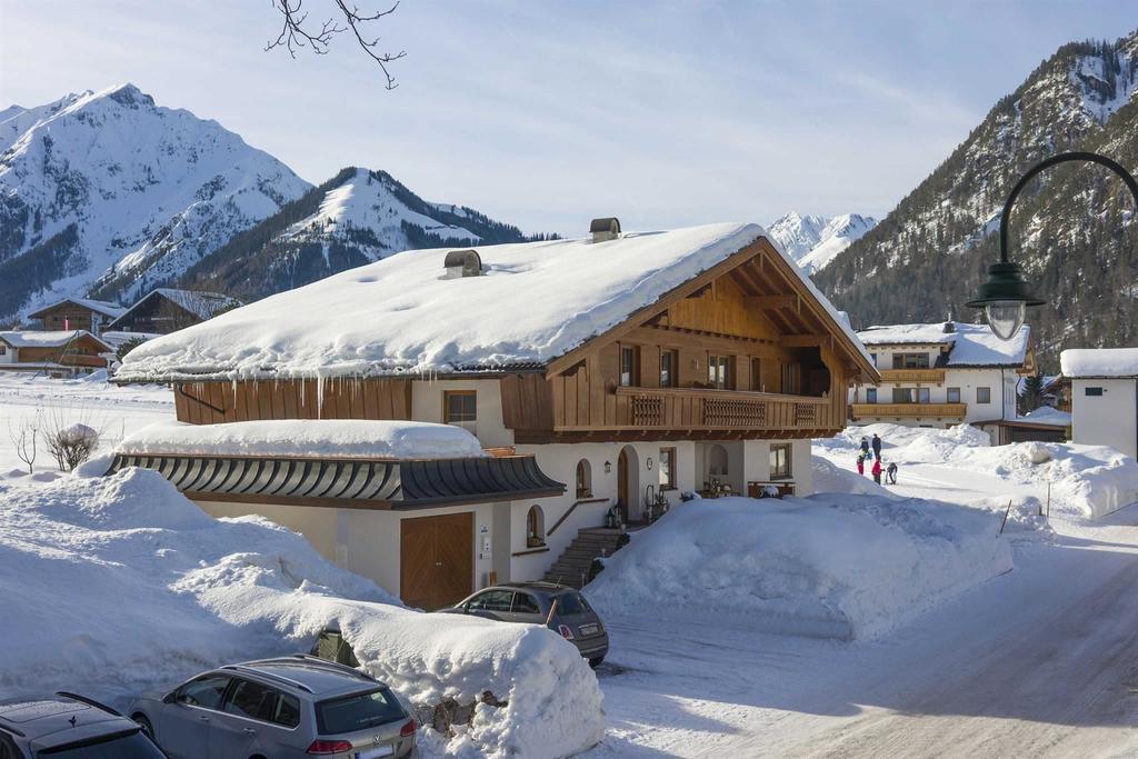 Appartements Christine im Winter - von vorne