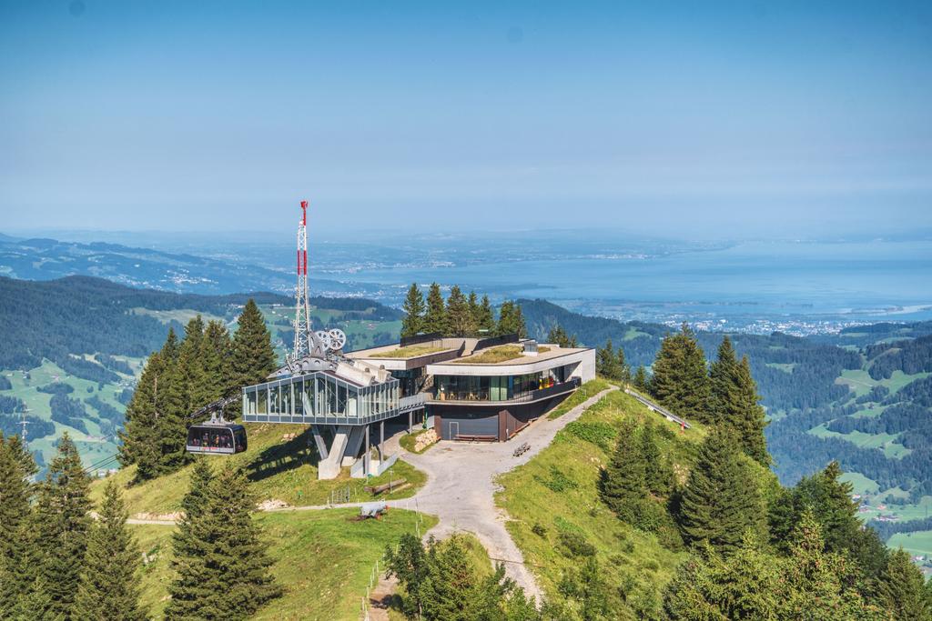 Bergstation Baumgarten mit Panoramarestaurant (C) Seilbahn Bezau.jpg