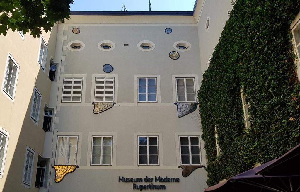 Zungenbärte am Museum der Moderne Rupertinum