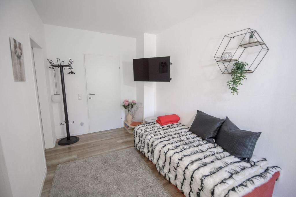 D7702B52-2A77-479C-B3C3-9BED37DAE2CD