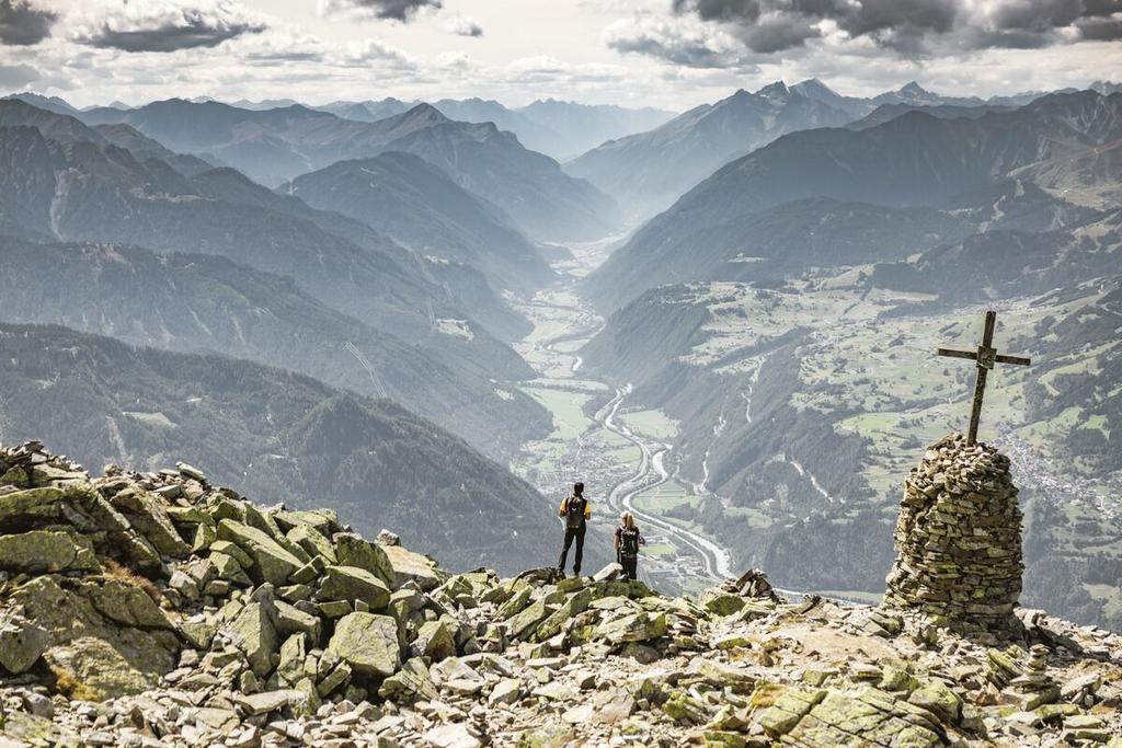 ©-TVB-Tiroler-Oberland-Rudi-Wyhlidal-Aifnerspitze-Wanderführerin (62).jpg