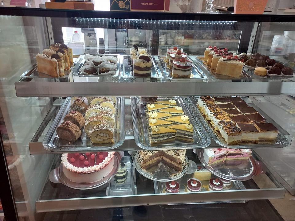Cafe-Konditorei Monika Vitrine