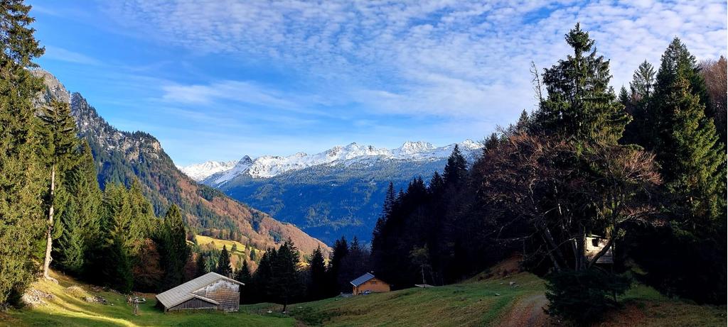 Ausblick entlang des Weges auf Höhe Muther Maisäß