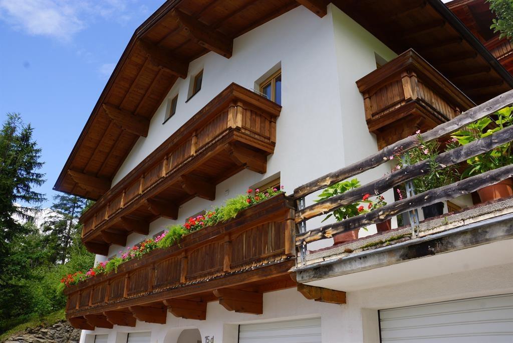FEwo Wetscher, Ansicht mit Blumen
