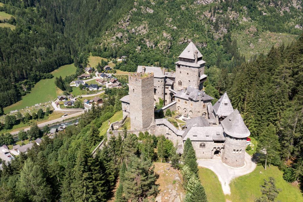 Burg Finstergrün SOMMER