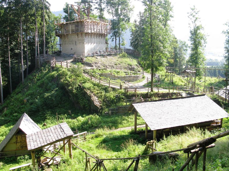 Eine Burg wird gebaut