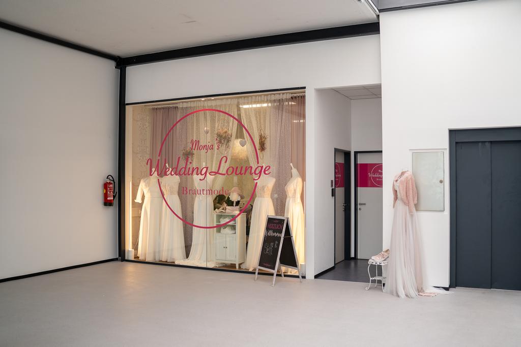 Monja's Wedding Lounge.jpg