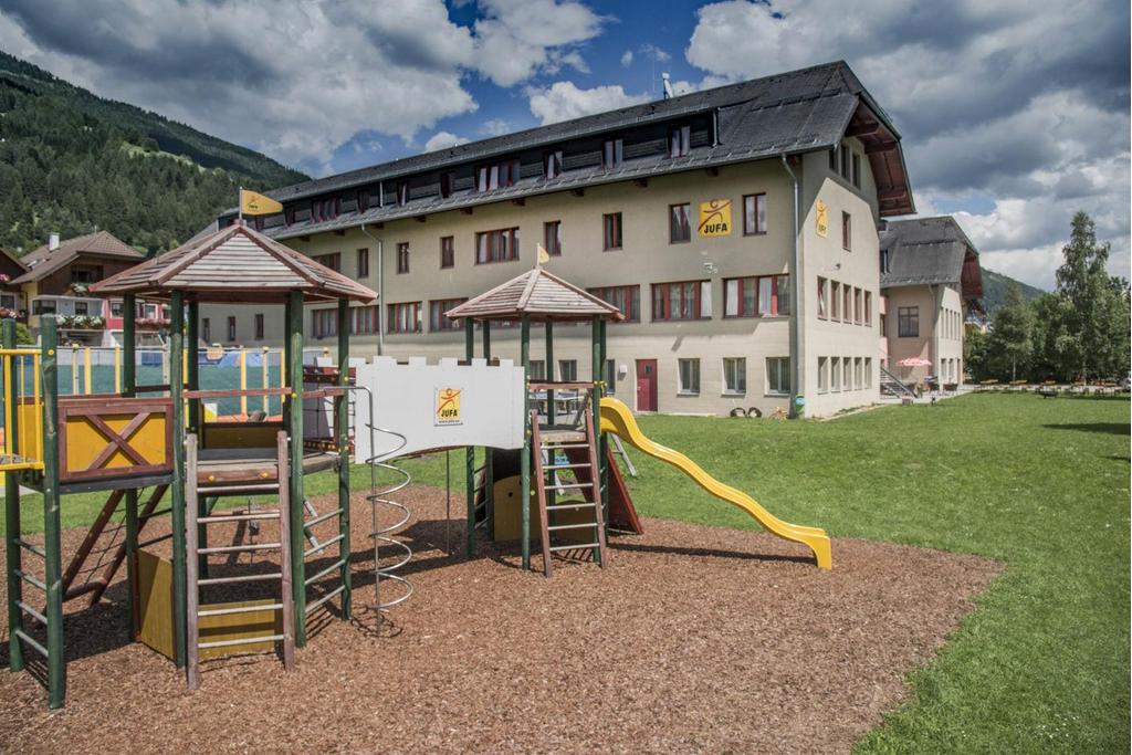 hotelansicht-jufa-hotel-lungau-kletterburg-sommer-