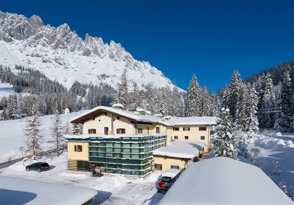 Hochkeilhaus Team Hostel