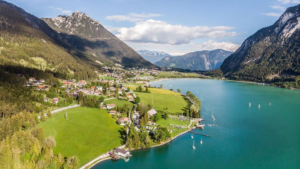 Blick auf das Prälatenhaus und Maurach