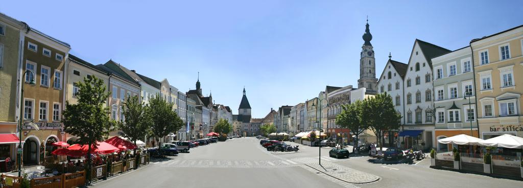 Oberer Stadtplatz mit Stadttorturm