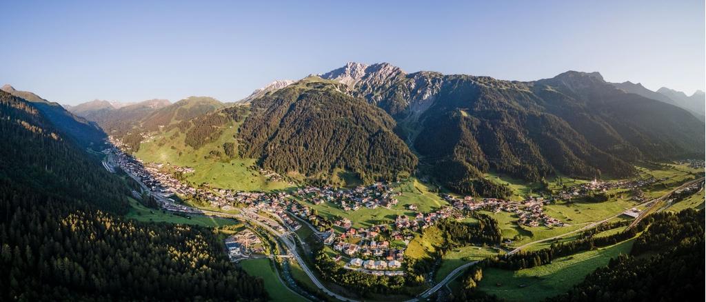 Ort_St. Anton_Panorama_Sommer © TVB St. Anton am Arlberg_Patrick Bätz.jpg