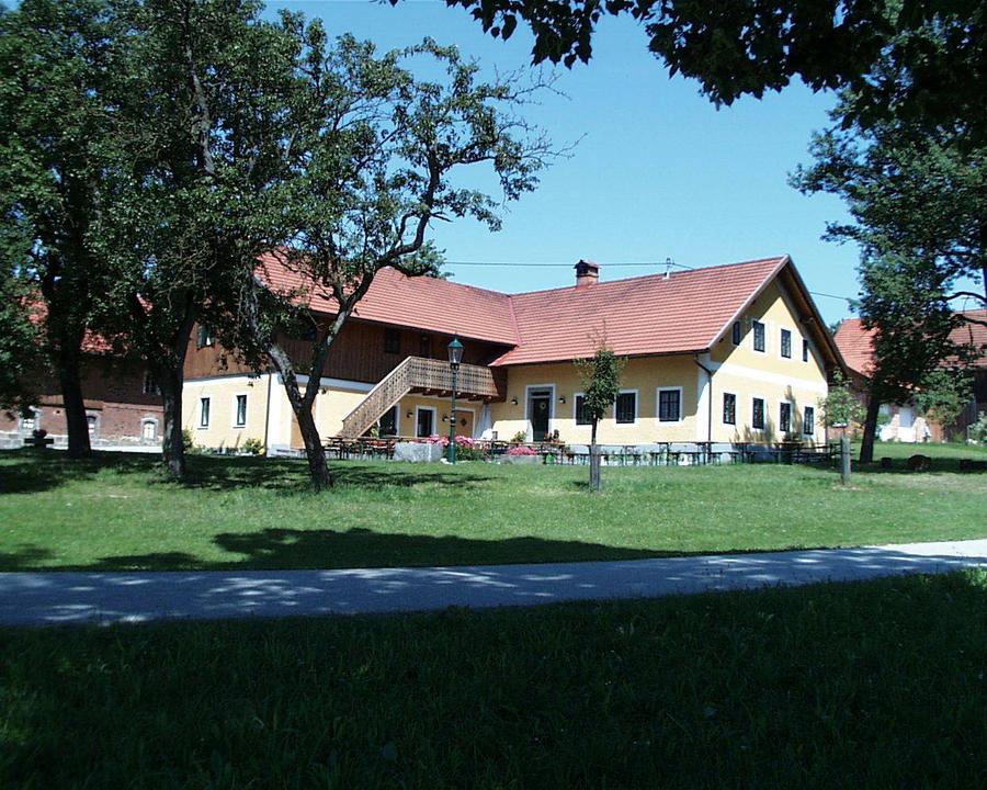 Mostheuriger Mallinger.jpg