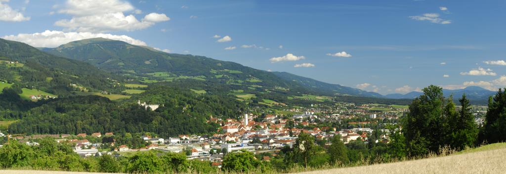 Blick auf Wolfsberg-im Hintergrund die Koralpe