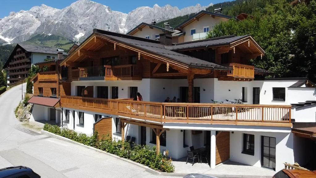 Zijaanzicht woning drone
