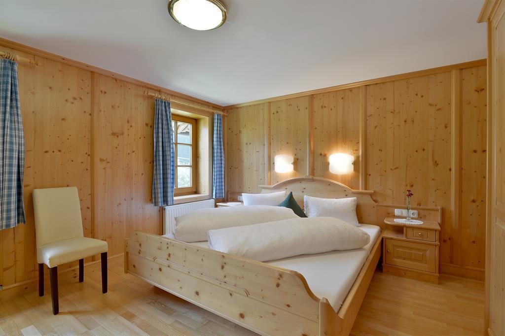 Alt-Ginzling Schlafzimmer 1