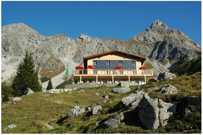 Hütte mit Zimba