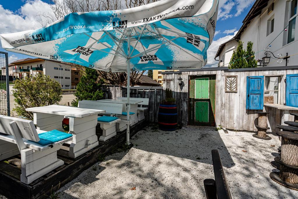 Gastgarten mit Schirm