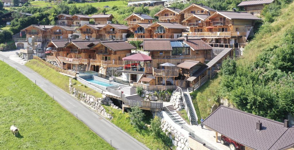 Hüttendorf Maria Alm Seyfert Gesamtaufnahme_Sommer