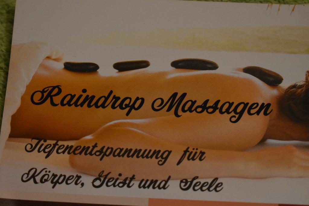Raindrop Massage