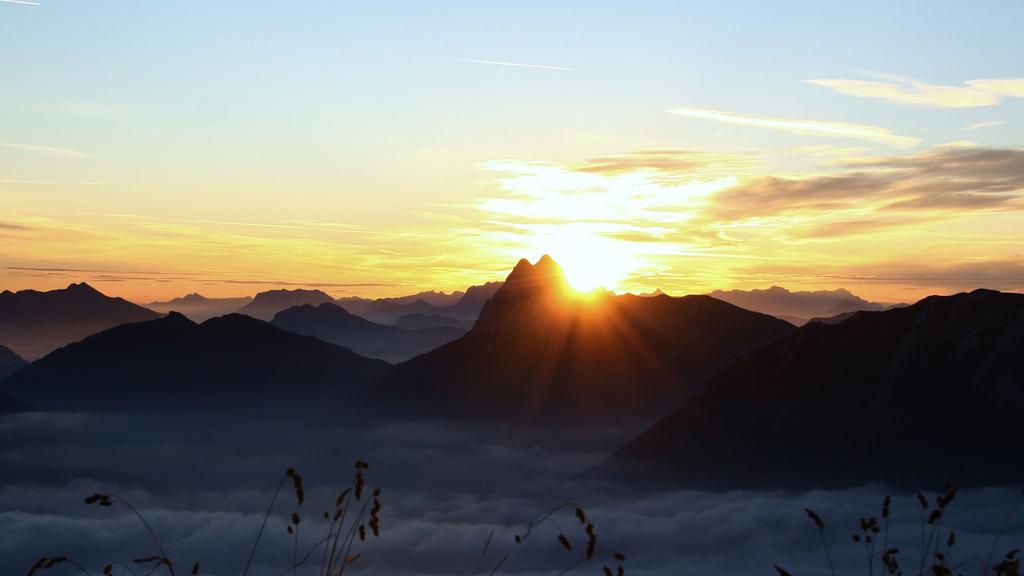 Blick zum mächtigen Bergstock Guffert