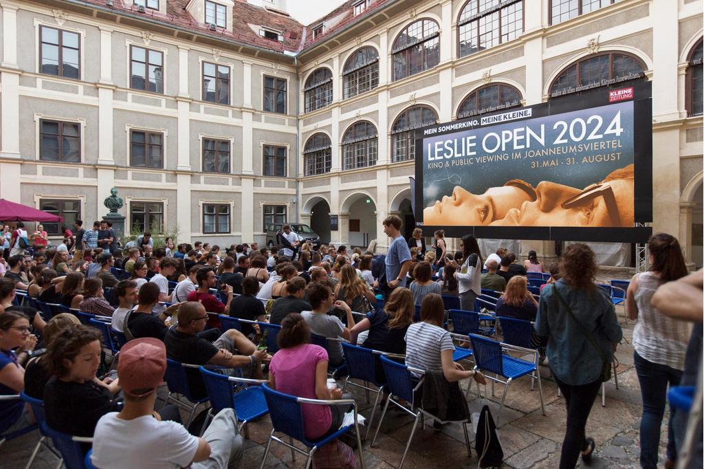 Leinwand im Lesliehof