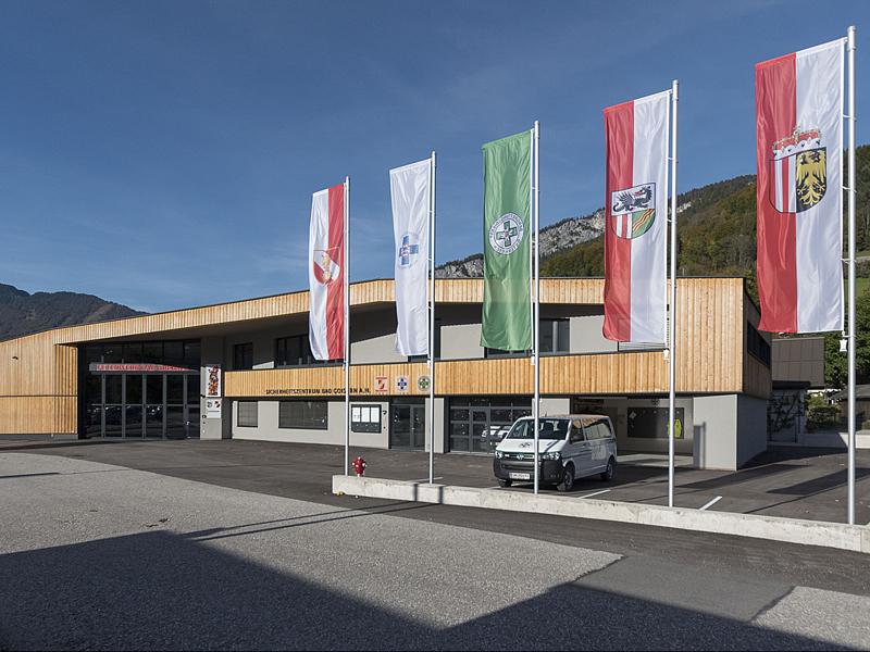Einsatzzentrum in Bad Goisern mit Feuerwehr Bergrettung und Wasserrettung