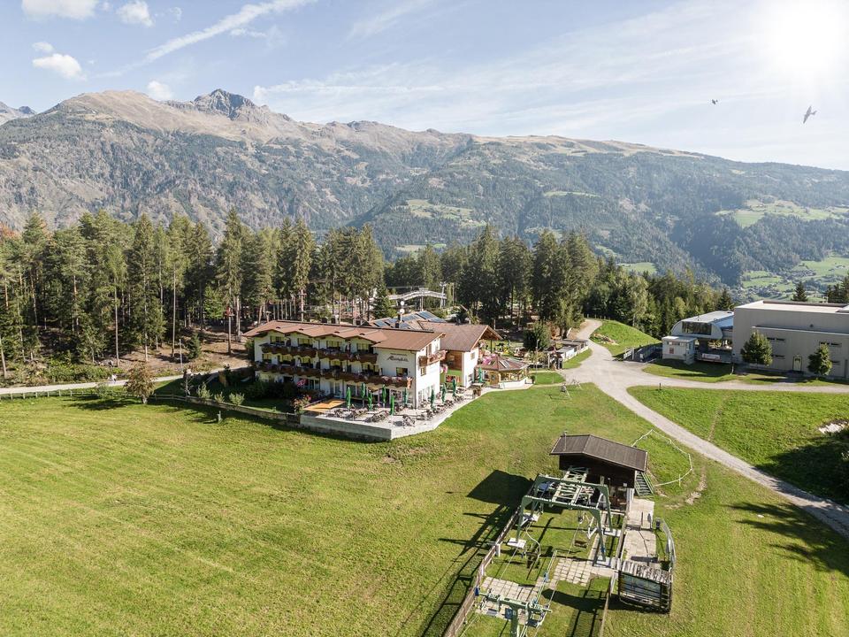 Moosalm_Luftansicht_Hochstein_Berge_Wiese_Wald_2