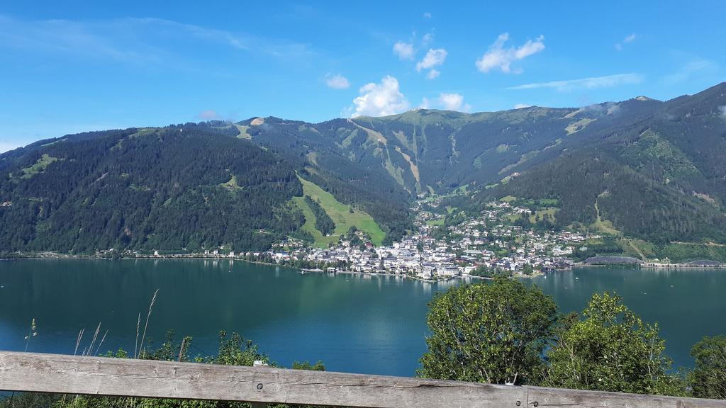 Blick auf Zell am See während Biketour zur Enzianhütte