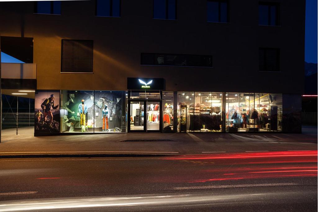 Salewa Mountainshop - außen