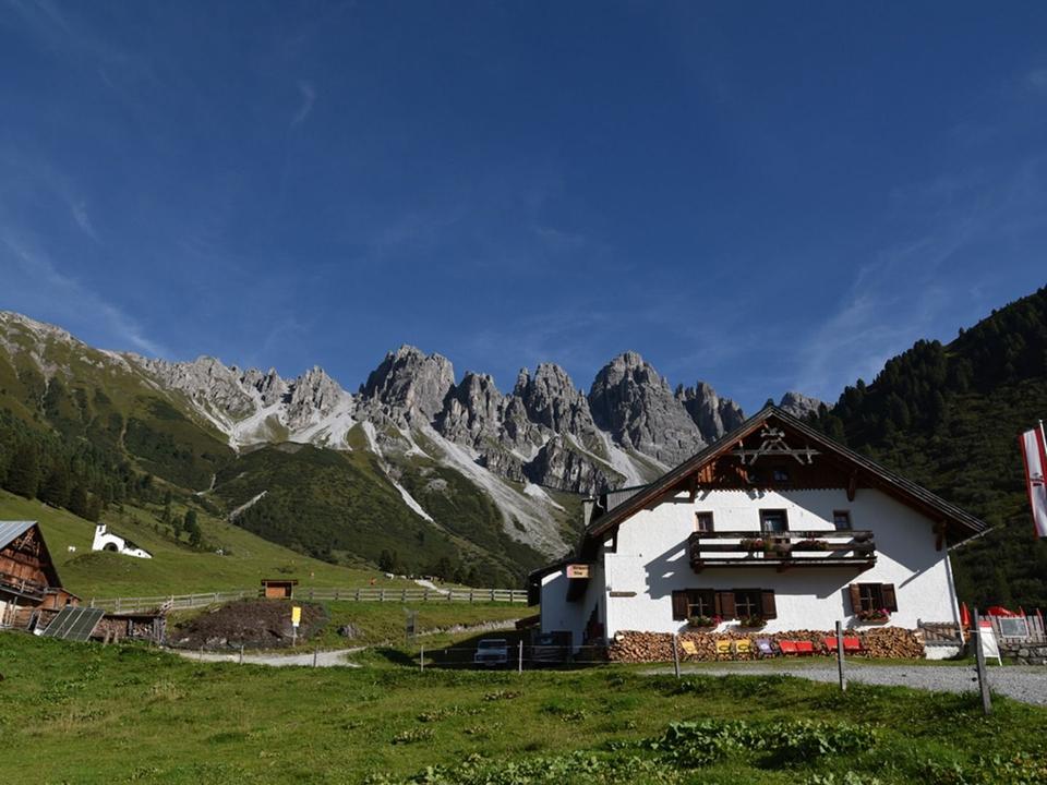 HEIDI Foto - Kemater Alm_bearbeitet-1.jpg