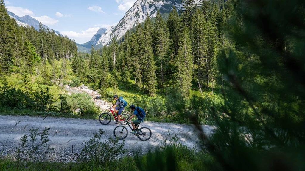 Bike-Tour-durchs-Karwendeltal-aufs-Karwendelhaus
