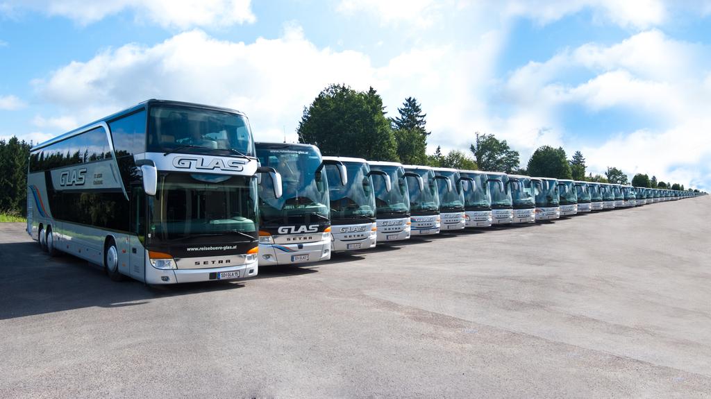 Busreisen Glas