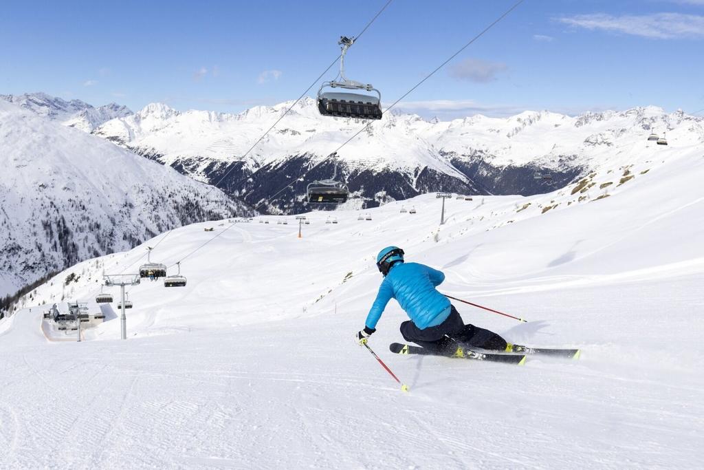 Auf perfekten Pisten hinab rauschen_TVB Osttirol_Martin Lugger_Sankt Jakob im Defereggental (1)-min.jpg