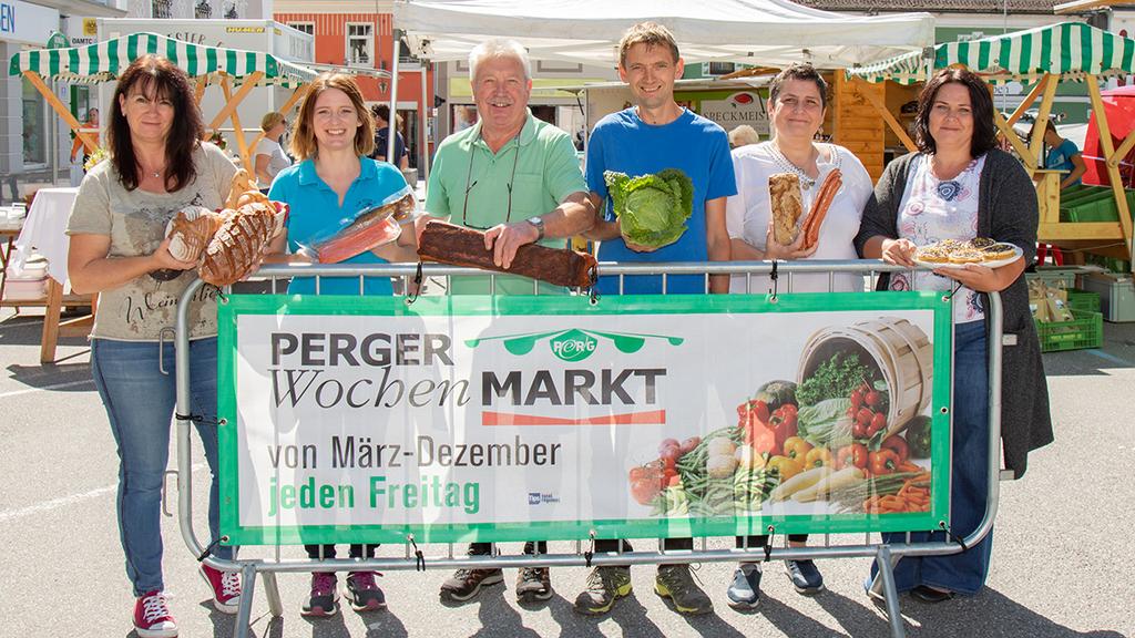Marktfiranten des Perger Wochenmarktes im Sommer 2022