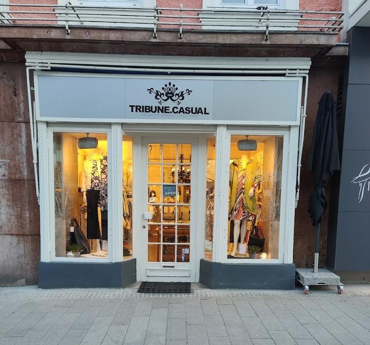 Tribune Casual Außenansicht