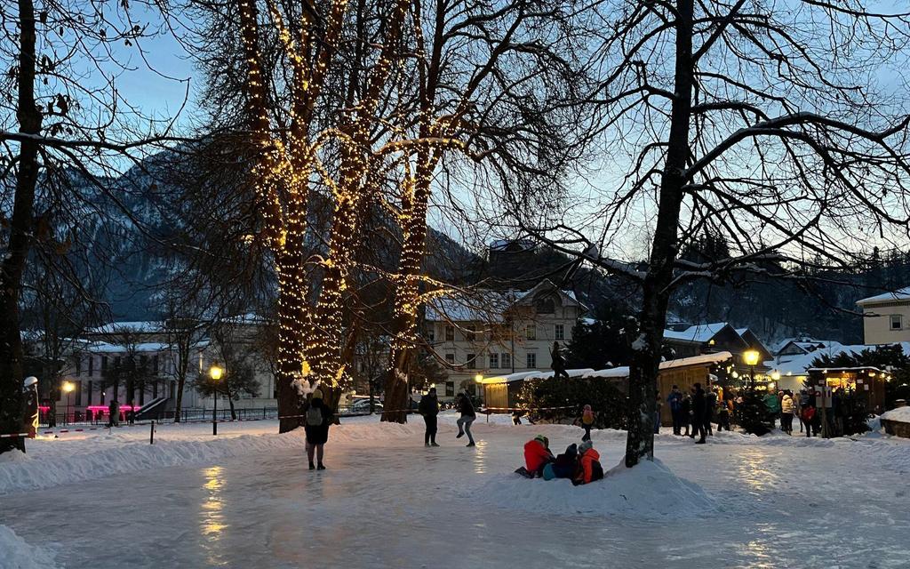 Eislaufplatz, Bad Aussee beim Adventmarkt