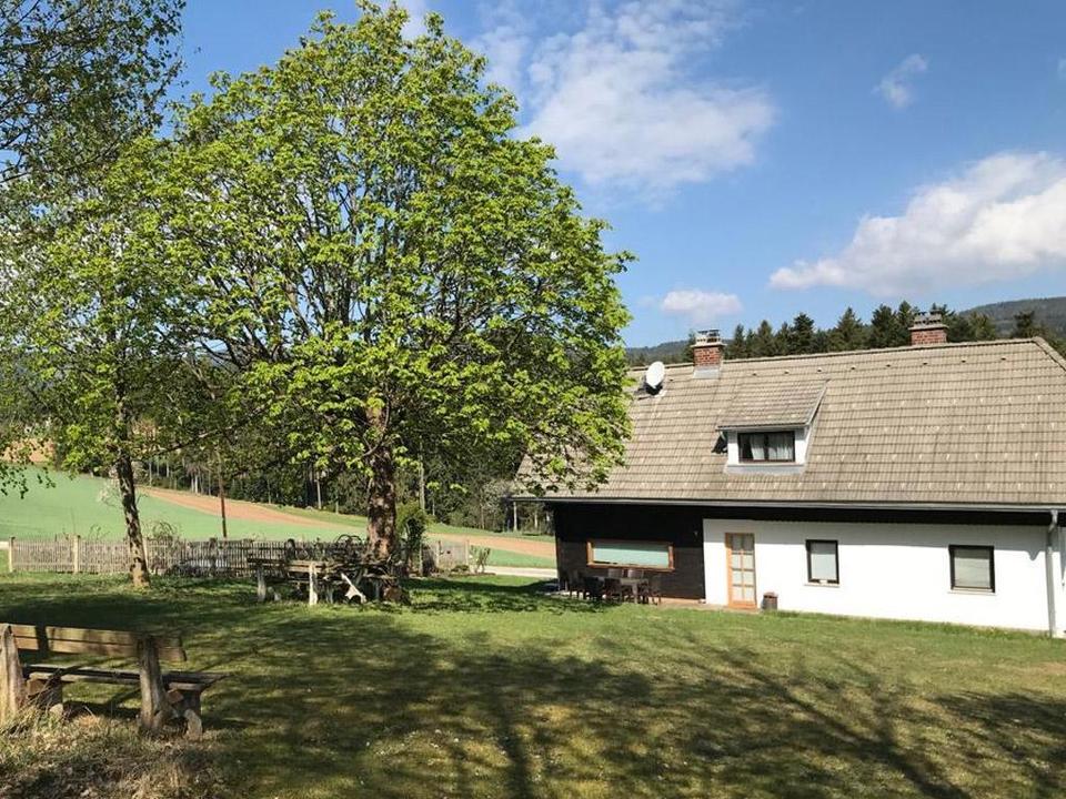 Landhaus Waisenegg_Außenansicht_Oststeiermark
