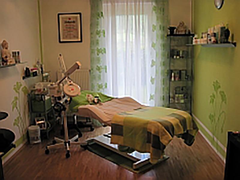 Fashion Nails & Cosmetic Art