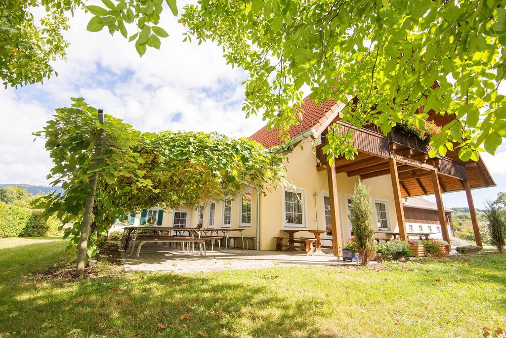 Buschenschank Allmer_Hausanicht_Oststeiermark
